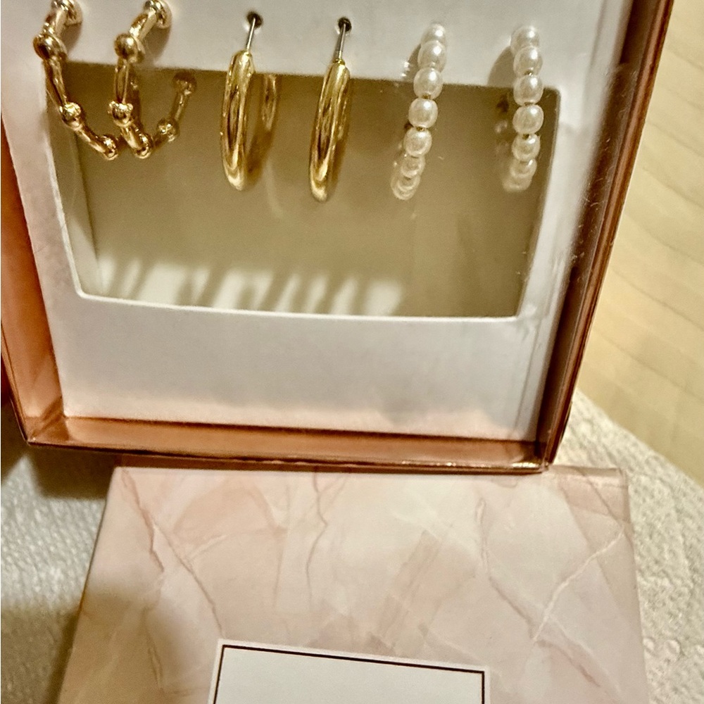 Laundry By Shelli Segal Gold and Pearl Earring Set